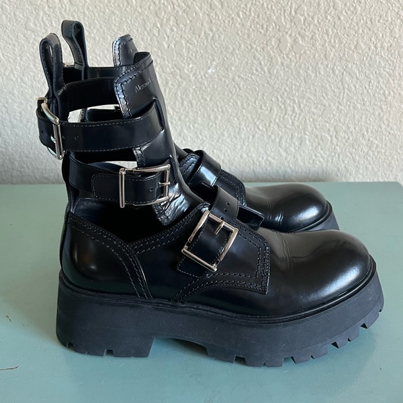 Alexander McQueen Triple Buckle Black Platform Boots 40 $1350 - Picture 4 of 15